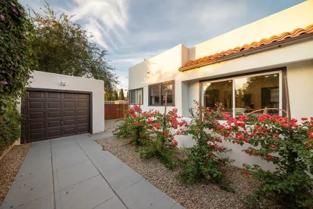 NEW! SPANISH BOHO COLONIAL RETREAT - WOOD STREET - DOWNTOWN RIVERSIDE Отели рядом с достопримечательностью «Калифорнийский университет в Риверсайде»