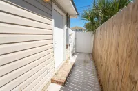 Beautiful 1 bedroom home, 1 block from the beach