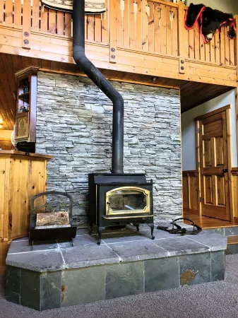 Private Cabin on Beautiful River! Enjoy the popular Paiute ATV Trail.