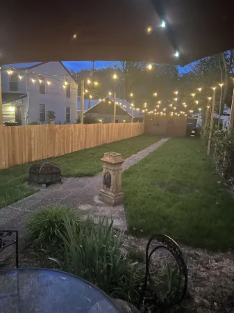 Beautiful and spacious 3BR historic home centrally located in downtown, Madison. Отели в г. Мэдисон