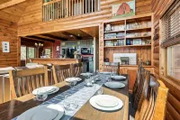 VIEWS! Spacious and relaxing cabin! VIEWS!