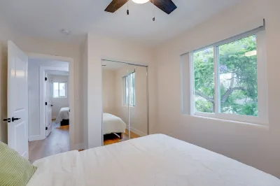 Beautiful 2 BR Home w/ Garage Parking On Premises