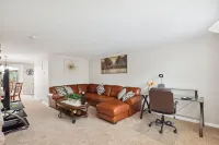 Charming Glenolden House Near Airport & Philadelphia Eagles Stadium Hotels in Darby Township