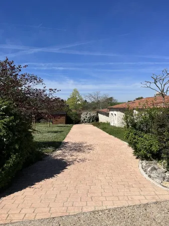 Gîte aux Portes D'angoulême Отели в г. Шаранта