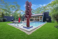Chic Modern Retreat in the Heart of EH! Pool Open! - 5つ星