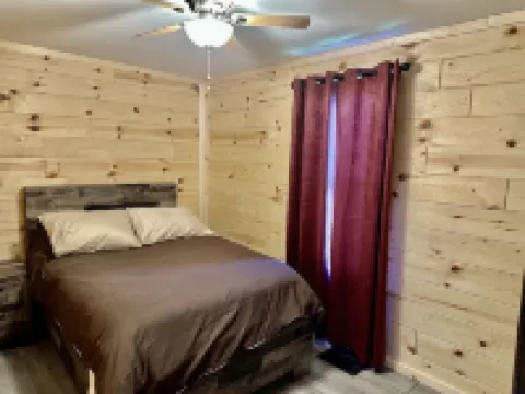 House 300 yards from Lake Logan! A few miles from Hocking Hills State Park!