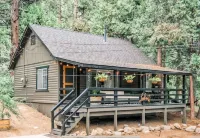 The Lookout: A Romantic Boho Getaway • A/C - Pet Friendly!
