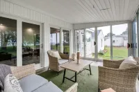 HOT TUB, Lake Front, King Bed