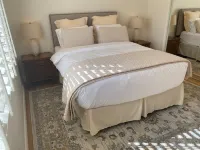 Guest house w/ private entry - 2 Bed/1 Bath - Large pool - Ample street parking Hotels near Warner Center Park