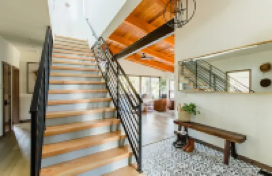 5 King Beds on Golf Course with a VIEW 0.6 mile walk to Winery!