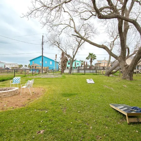 Spacious Vacation Home: Sleeps 16, 1/2 mi to Beach & Boat Ramp - Family Friendly