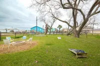 Spacious Vacation Home: Sleeps 16, 1/2 mi to Beach & Boat Ramp - Family Friendly