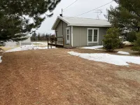 Cozy Cabin, View of Boyne Mountain! Skybridge, Snowboard, Ski, Golf, Bike, Hike! Hotels in Boyne Falls