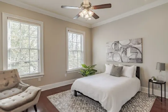 Beautiful Townhouse at De Tonti Square