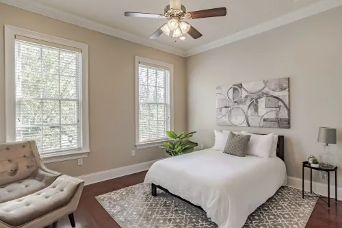 Beautiful Townhouse at De Tonti Square