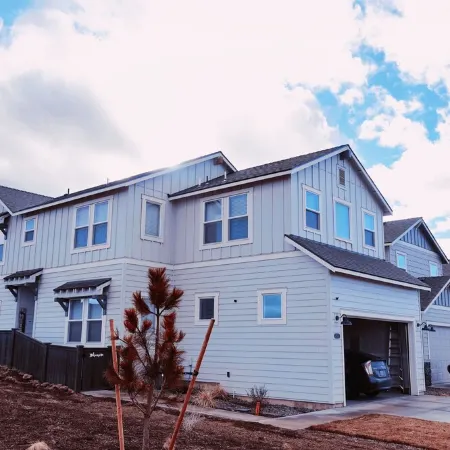 New house in Redmond, 15 minutes to Airport and Smith Rock