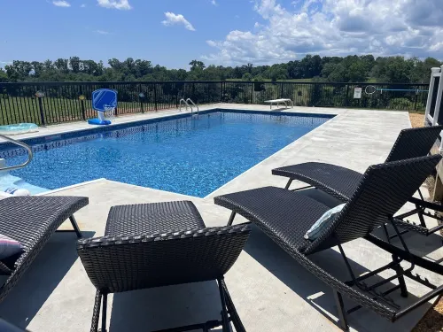 Quiet peaceful Stone mountain fun House with Pool ,Hot Tub￼ and vineyards near
