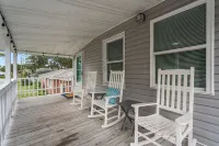 The Teal Door is a 3 Bedroom 1 Bath Unit. Sleeps 6. Linens Included!