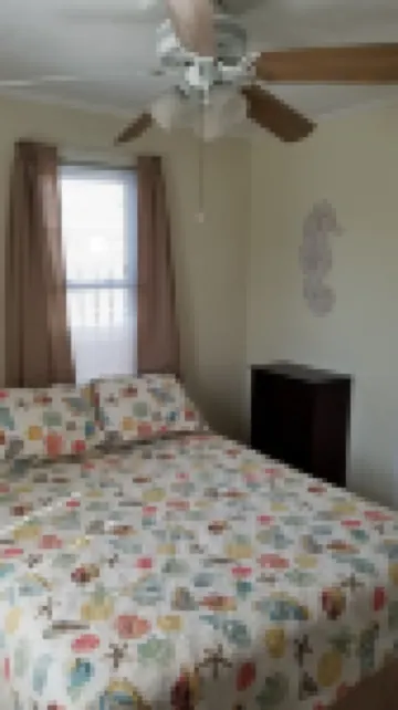 Vintage beach bungalow. Steps to beach! Bring your dog!