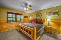 Private Cabin w/Treetop Gazebo & Panoramic Views! Close to Parks!