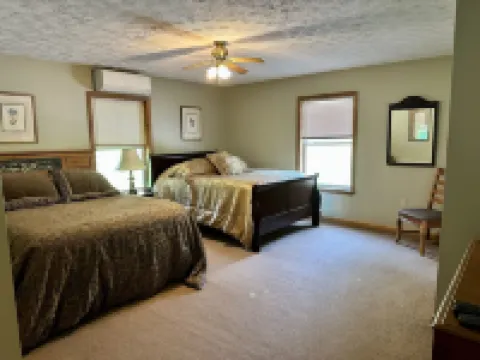 Alvie House: 5 min from Wisp&DCL, Outdoor Fire Pit, Fireplaces, Country Kitchen