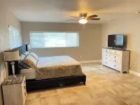 Villa Rozafa Cozy,spacious,walking distance from downtown white sandy beach.