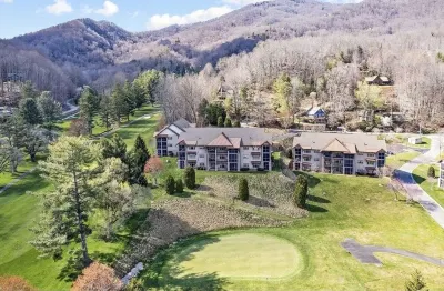 Luxury Condo-Golf, Pool, Fitness Center & Mountain Views!