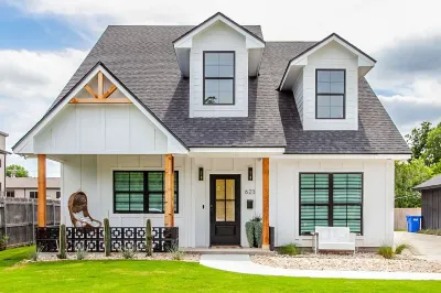 The Sterling House: Brand New Home Steps from Magnolia