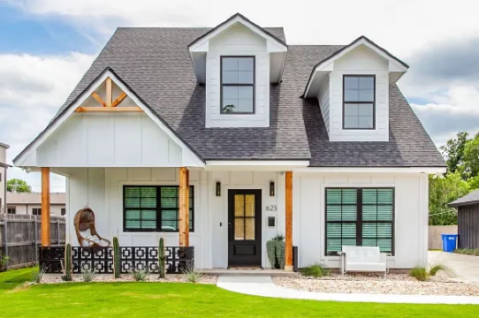 The Sterling House: Brand New Home Steps from Magnolia