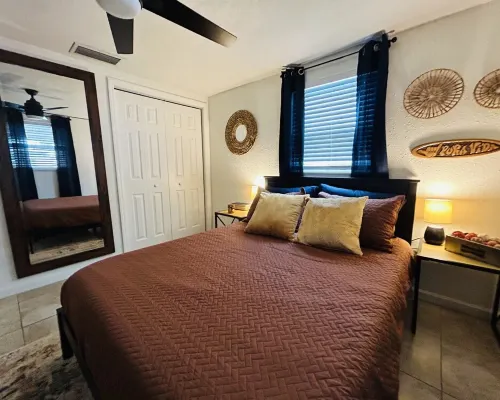 House near Tarpon Springs Beaches and Weeki Wachee Springs Hotels in Holiday
