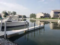 Clean, beautiful condo by Lake Erie! Perfect getaway for a family of four.