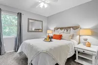 ♧Large Groups Welcome♧Parking♧Grill♧Deck♧8 TVs♧