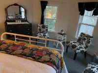 Time for Fall and Winter Fun Planning.  Trails and Ski Slopes Nearby. Spacious.