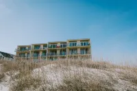 Beautiful Pup-Friendly Beachfront - Top Floor End Unit with Spectacular Views!