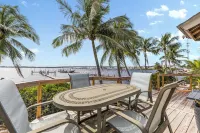 Luxurious Dockside Jensen Home with Guest House Hotels in Rio