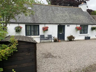 Quaint Traditional Cottage With Modern Interior, Drumnadrochit, Loch Ness Hotels near The Loch Ness Centre
