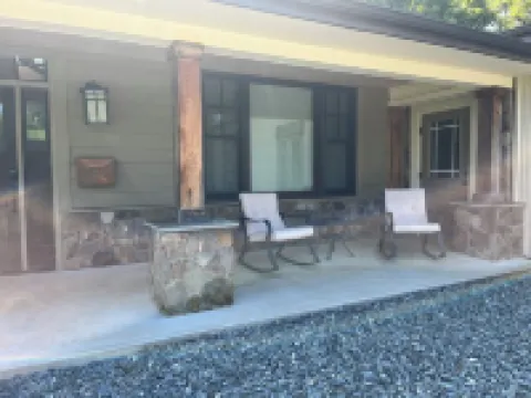 Cozy cottage just on the outskirts of Lynchburg! Hotels in Campbell County