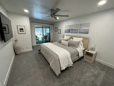 Right on the Beach - Ideal beach resort - two minute walk to beautiful Bear Lake