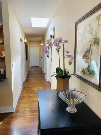 Cora Leigh’s Retreat-Exquisite Condo with Downtown H’ville at your front door!