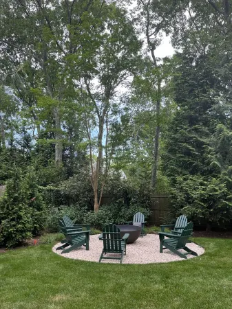 East Hampton seaside home Отели в г. Спрингс