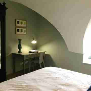 Former convent from the 17th, renovated, private garden, Beaune center Rooms