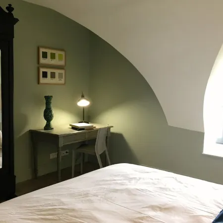 Former convent from the 17th, renovated, private garden, Beaune center
