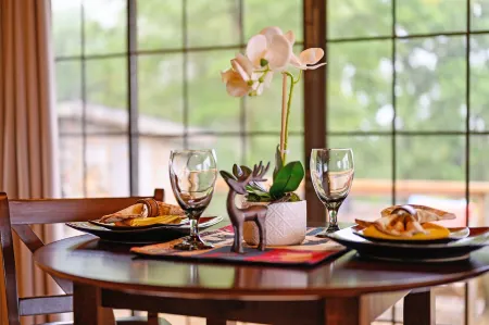 Fantastic Mountain Views, Game Room, 16 Acres, High Speed Internet and Privacy.