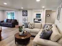 NEW - Renovated Cottage on Beautiful Bills Lake