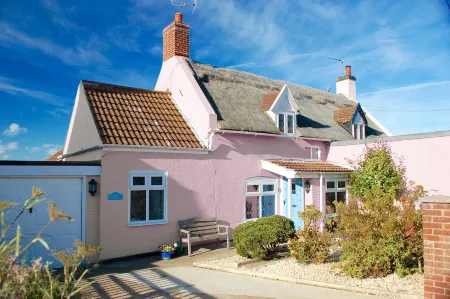 Admiral Cottage, Cosy Thatched Cottage Close To Sea & Sand Dunes
