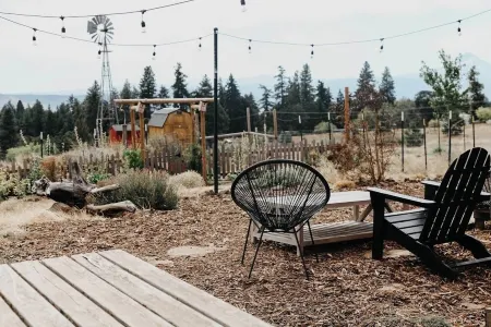 Highlands House - 5 acres with Mt. Hood Views. Dog Friendly! Отели рядом с достопримечательностью «Художественный музей Мэрихилла»