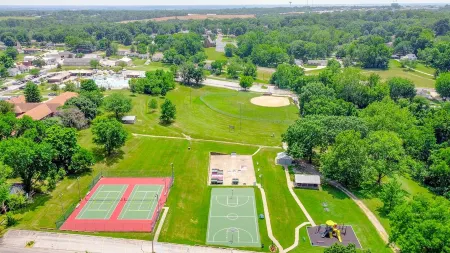 Wheels Trails and Tails Inn - Fully Fenced! 2x King 2x Twin Pet Friendly