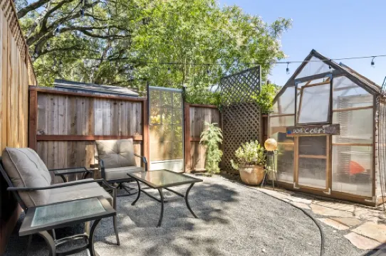 Downtown Sebastopol Studio