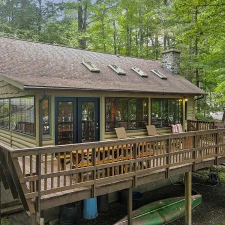 Sunny Point Lake Wallenpaupack Lakefront  with Private Dock - 4 Bedroom Sleeps 9
