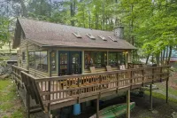Sunny Point Lake Wallenpaupack Lakefront  with Private Dock - 4 Bedroom Sleeps 9